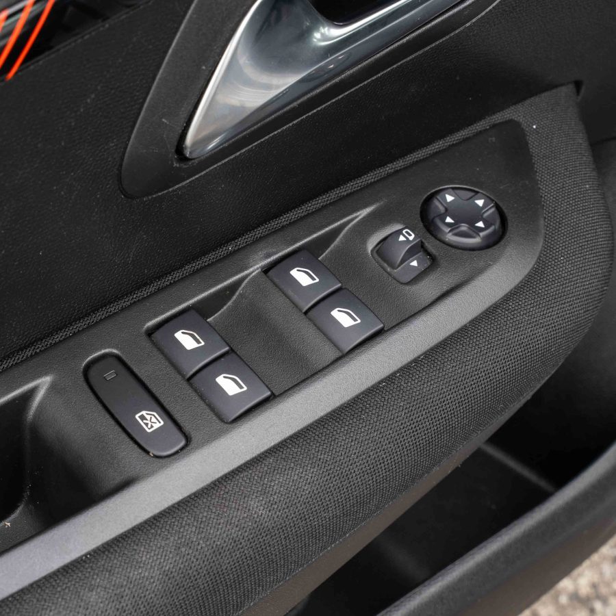 Peugeot 208 1.2 PureTech Allure Pack EAT8